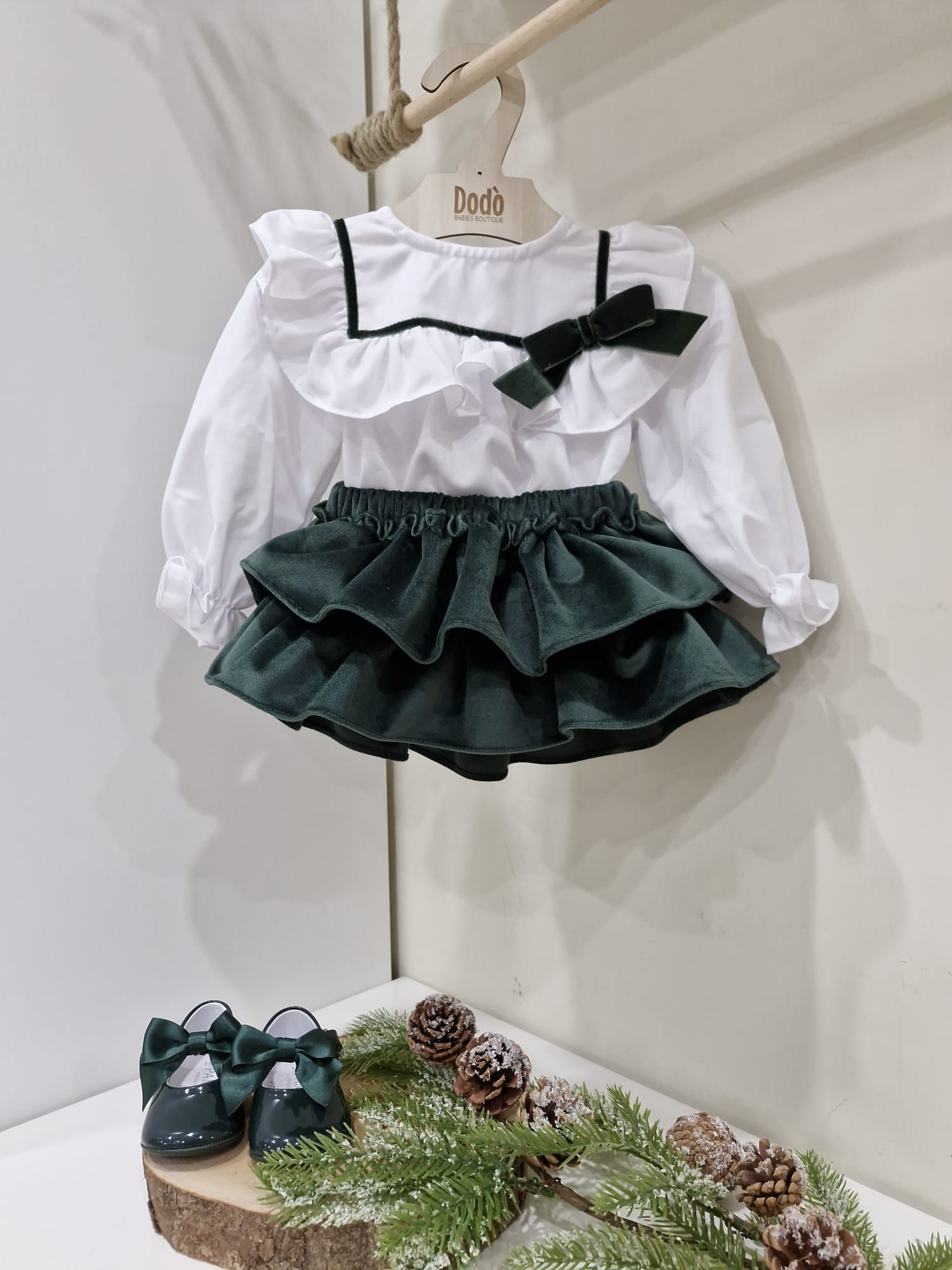 TWILL BLOUSE AND GREEN VELVET BLOOMERS