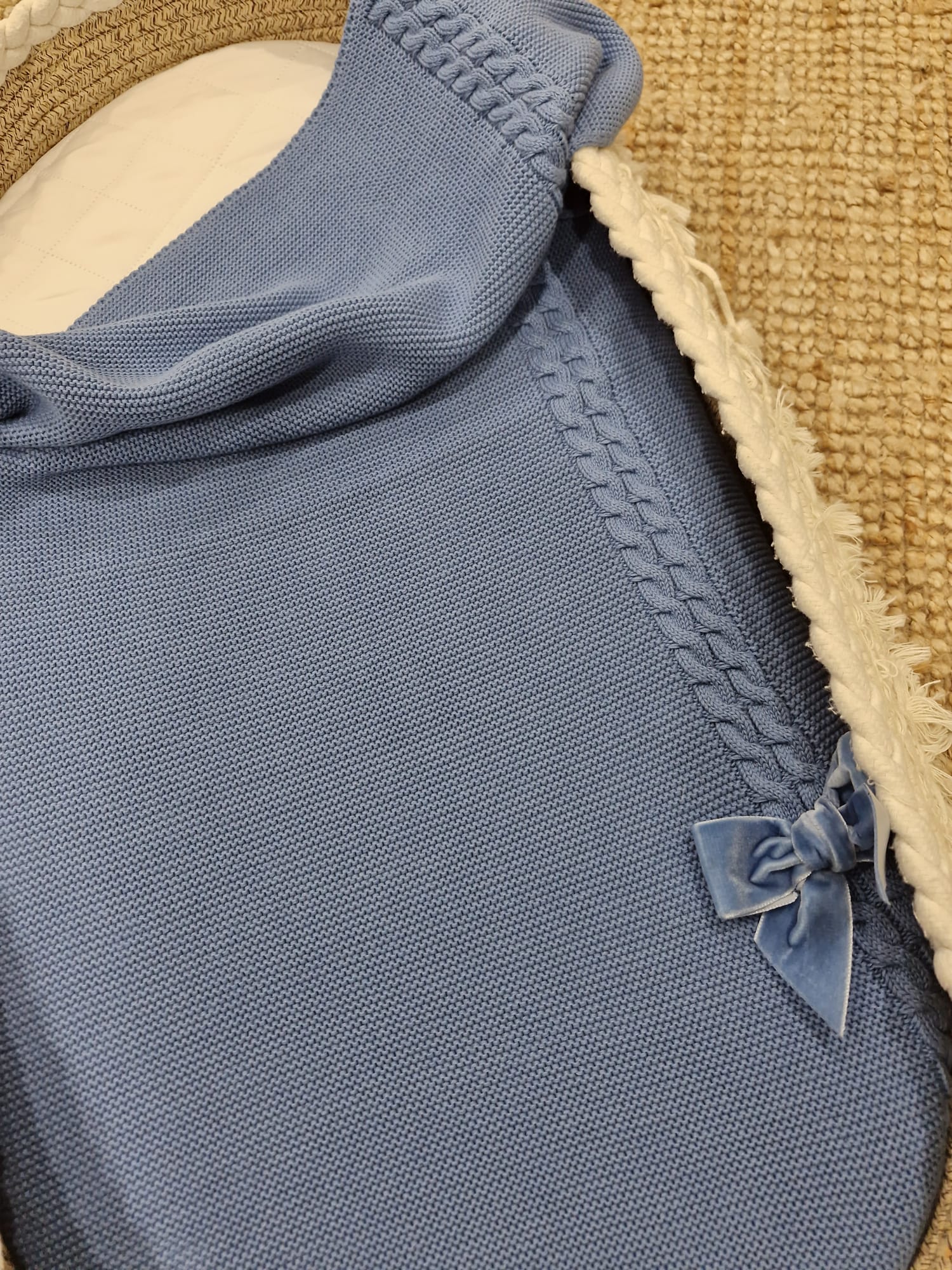 BRAIDED SHAWL WITH VELVET BOW AZUL