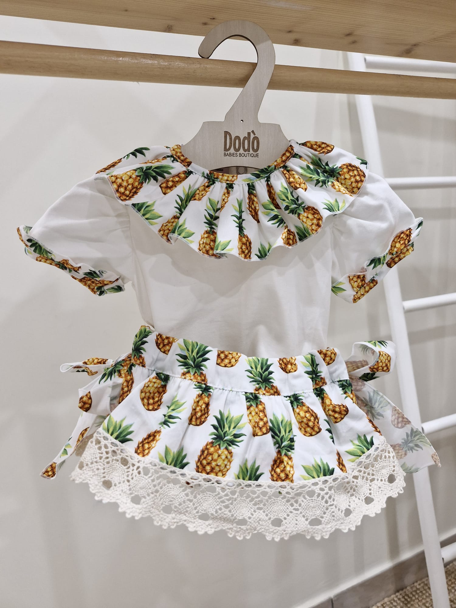 PINNEAPPLES TSHIRT AND BLOOMER