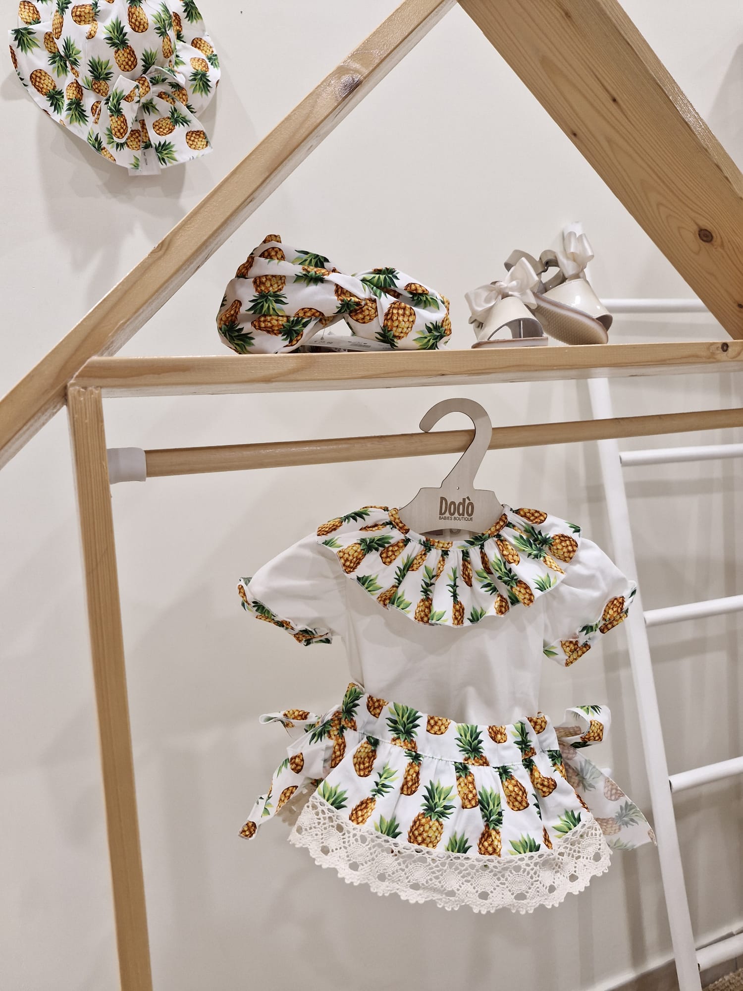 PINNEAPPLES TSHIRT AND BLOOMER