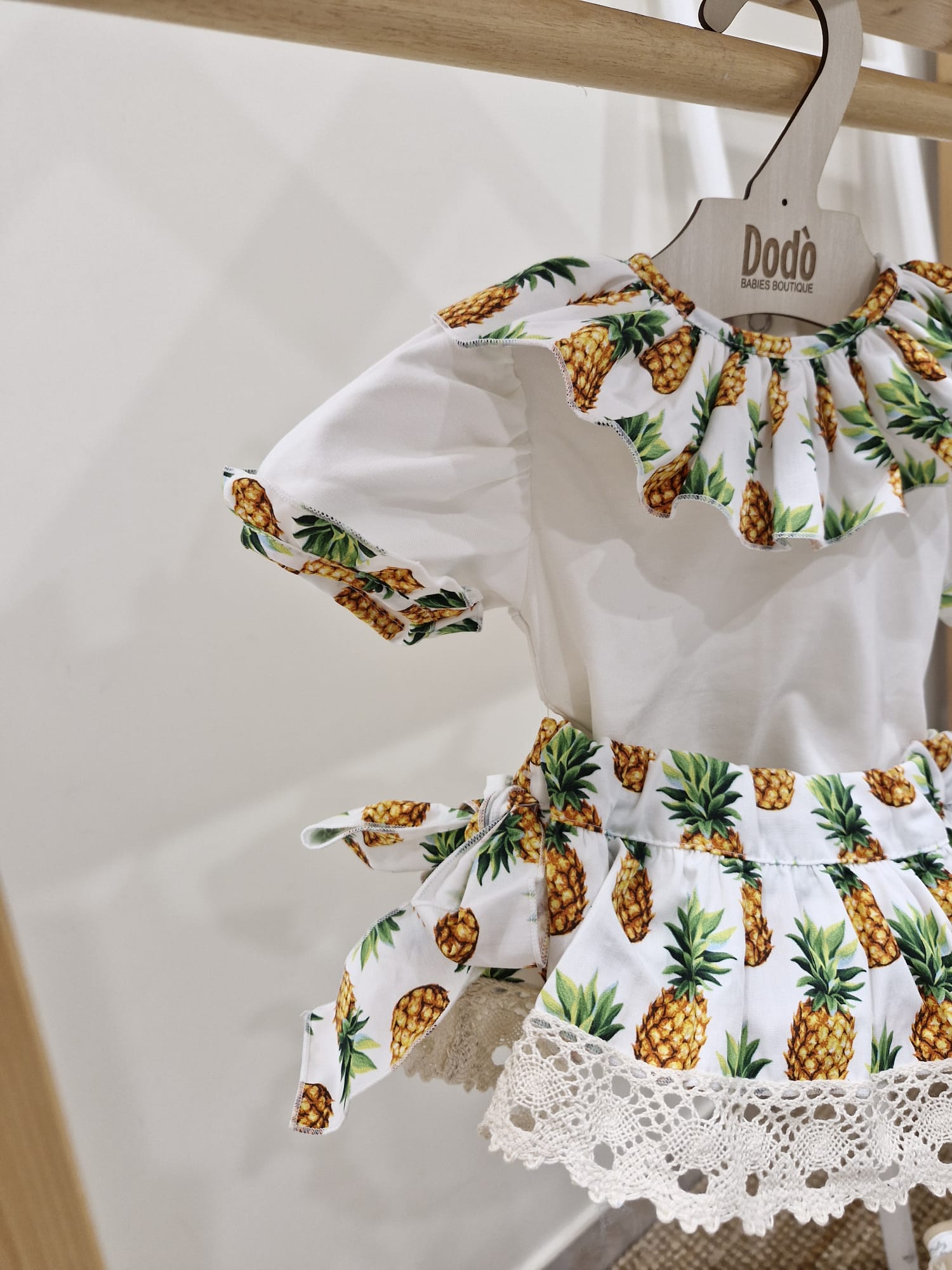 PINNEAPPLES TSHIRT AND BLOOMER