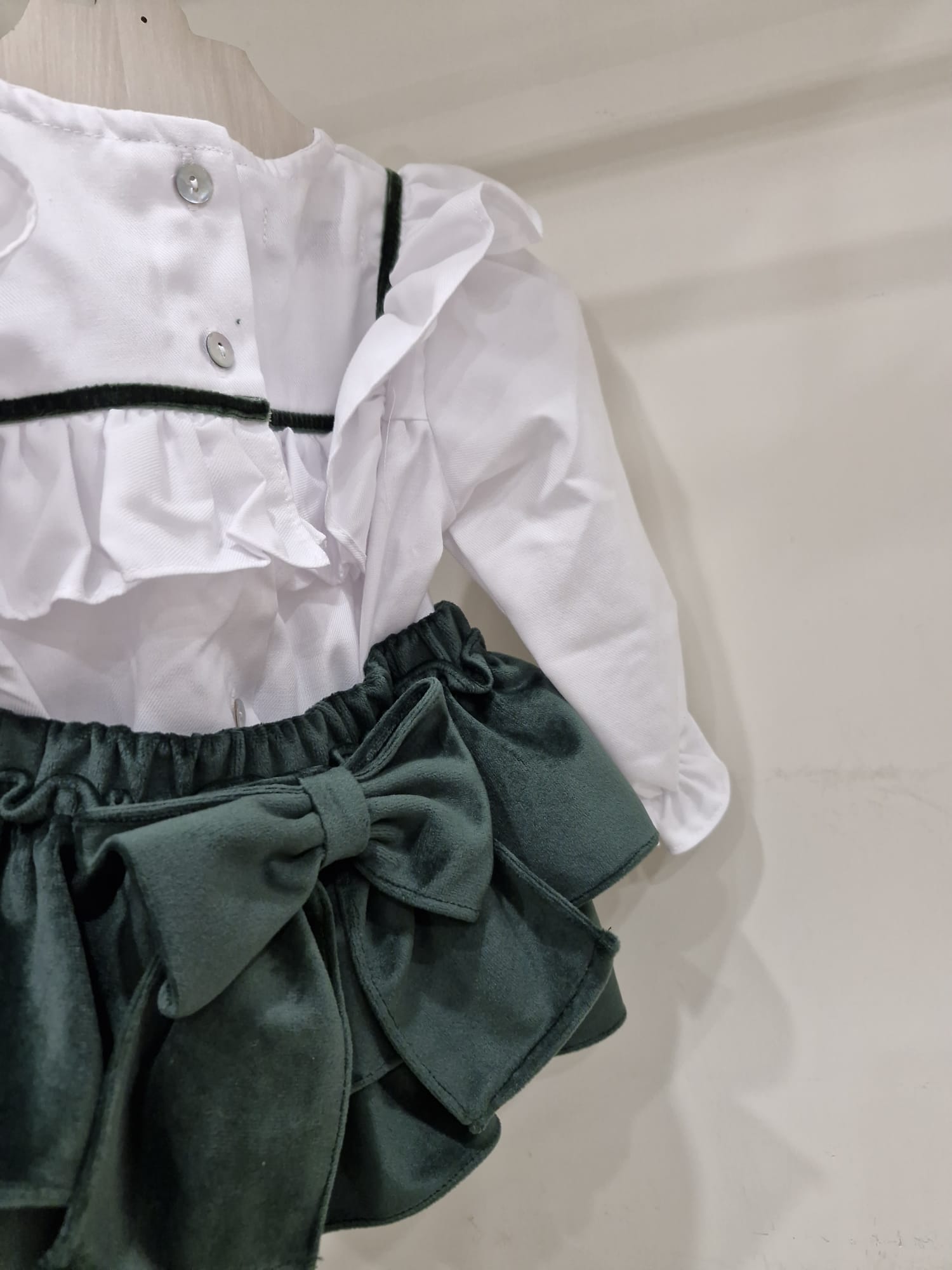 TWILL BLOUSE AND GREEN VELVET BLOOMERS